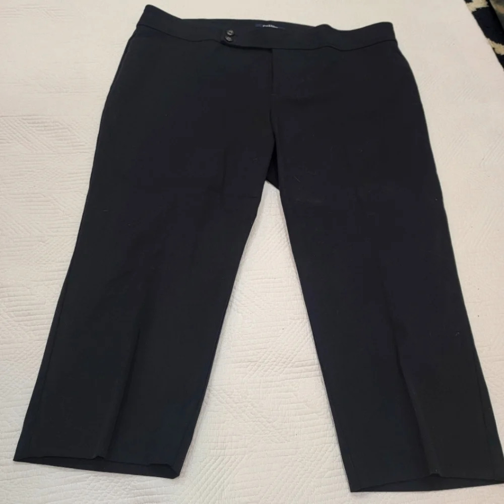 Chaps‎ black capri trousers